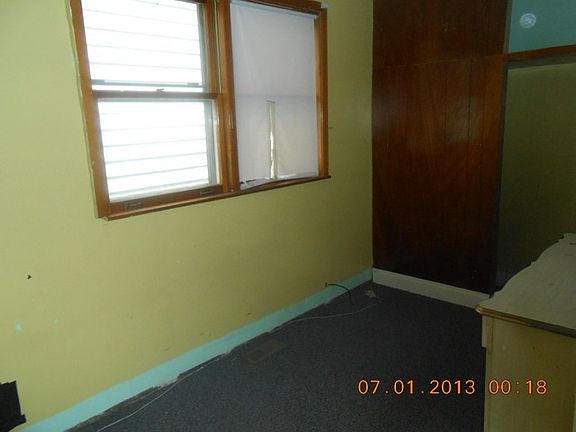 4th image of 9634 S Avenue M