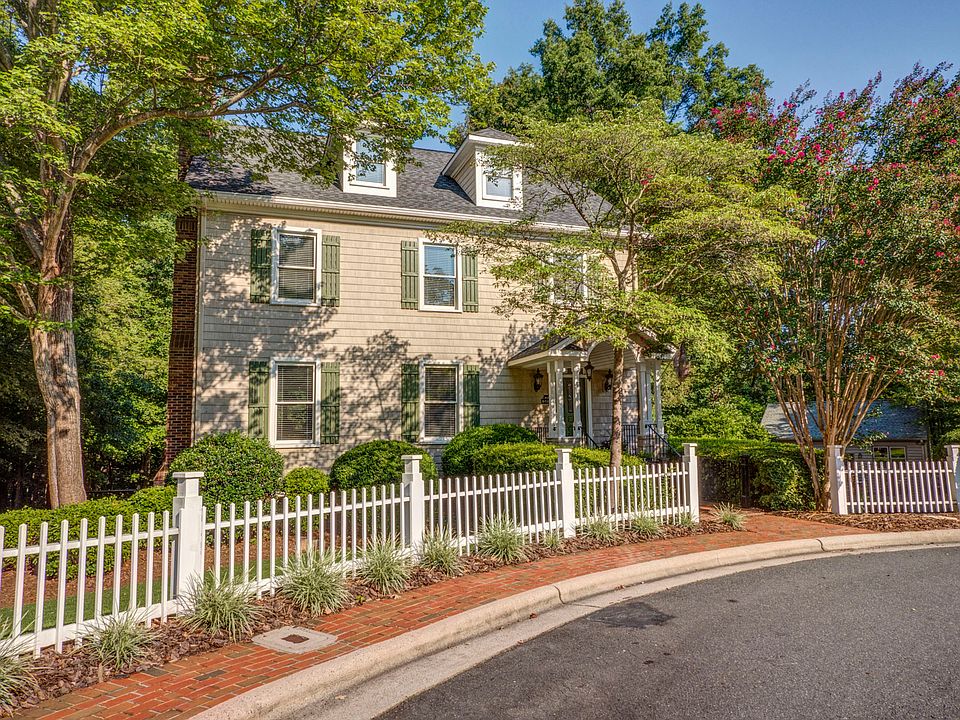 1st image of 589 Sandringham Pl NE