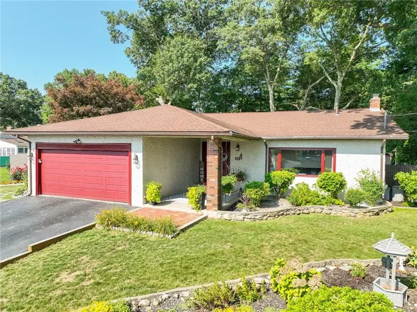 20 Tabor Dr, Johnston, RI 02919