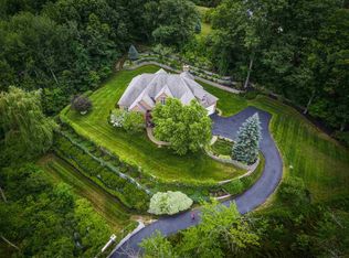 60 Riddle Dr, Bedford, NH 03110