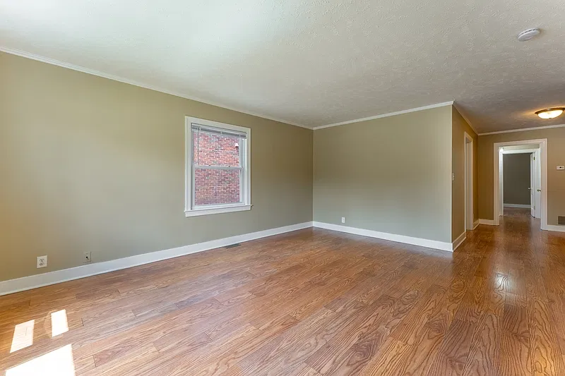 1 bed, 1.0 bath, 921 sqft, $1,095 — Photo 3