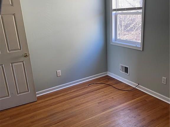 3rd image of 636 Fellows Ave