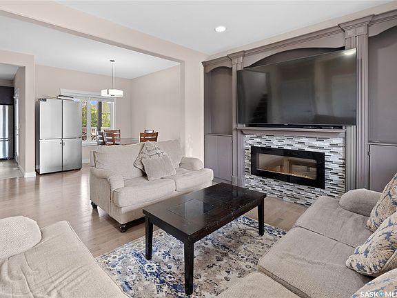 5th image of 526 Maple Crescent