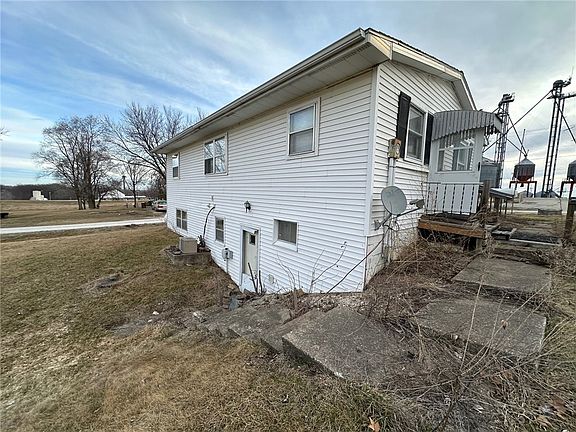 2nd image of 207 East St