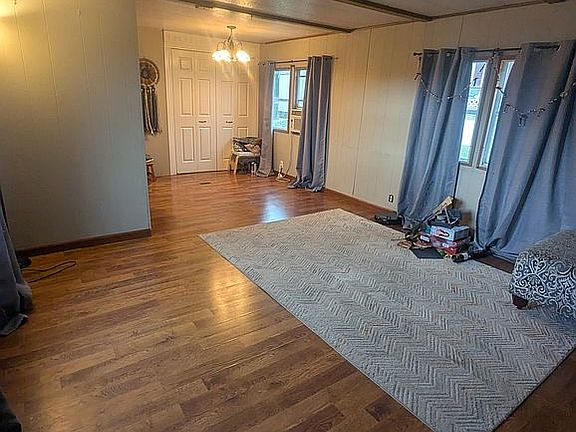 5th image of 125 Laurie Ln