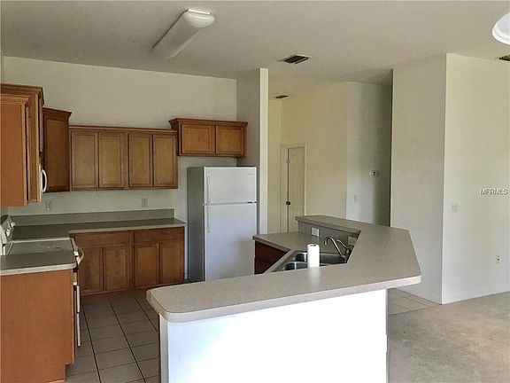 5th image of 22447 Blanchard Ave