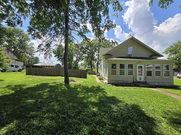 211 Indian Ave, Hastings, IA 51540