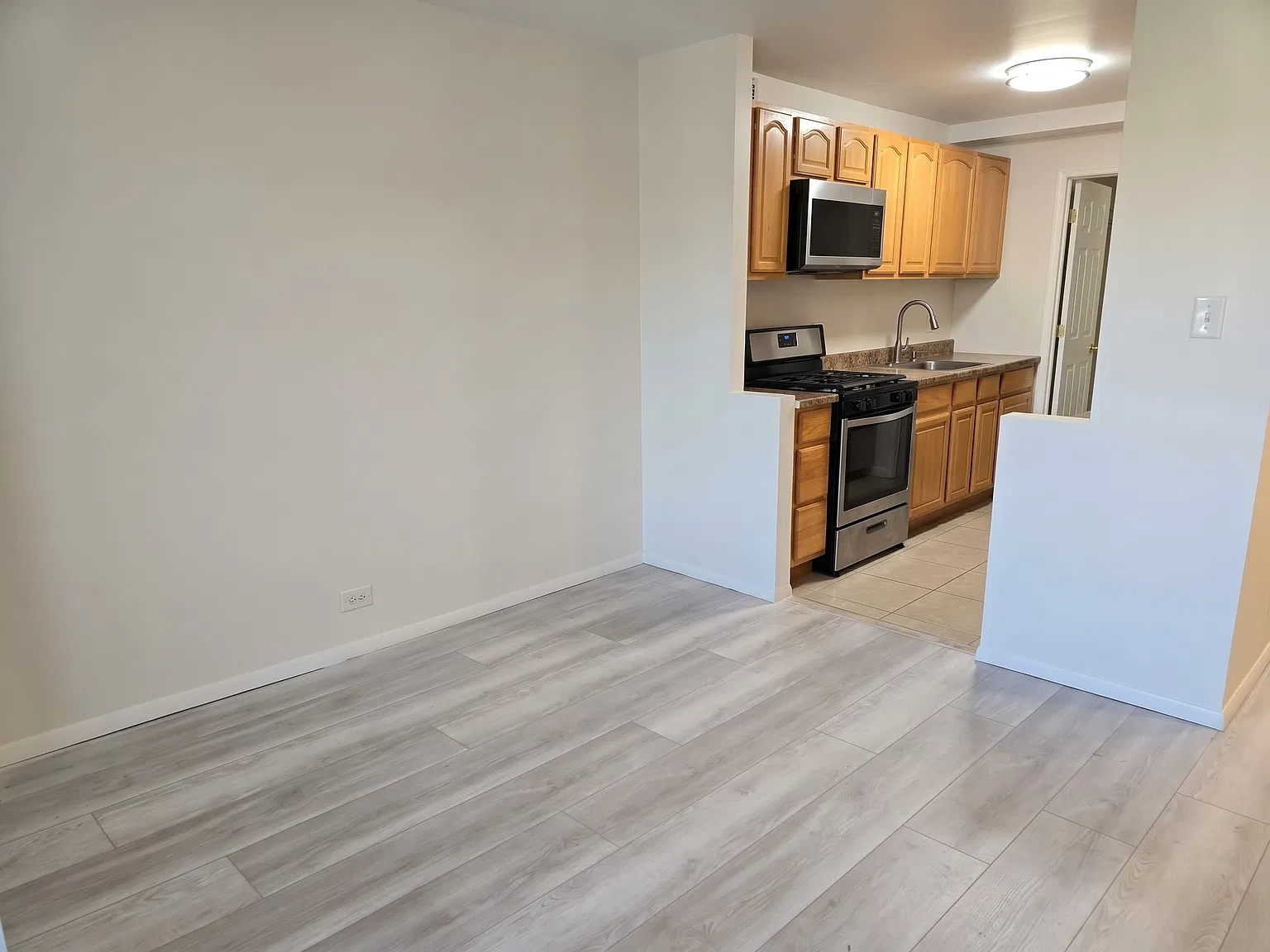 2 bed, 1250 sqft, $3,850 — Photo 2