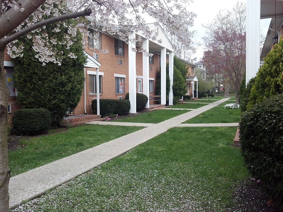 2nd image of 215 Washington St APT 18