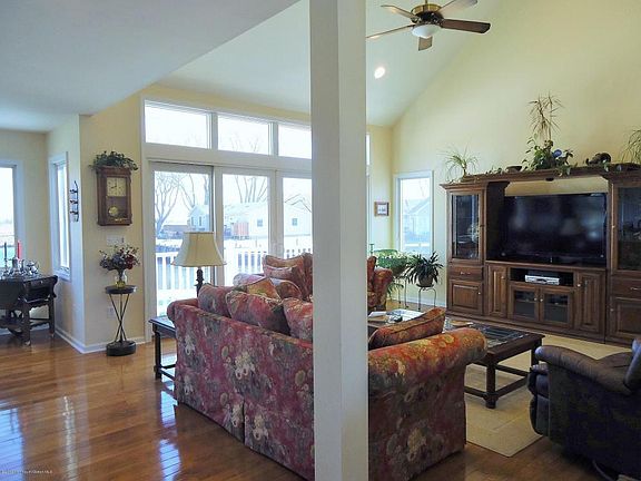 5th image of 611 Winthrop Dr