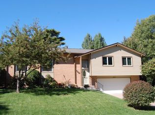 1015 Lamplighter Ln, Lincoln, NE 68510