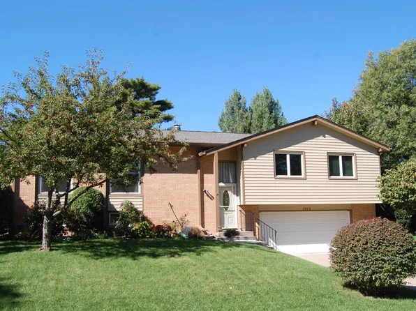 1015 Lamplighter Ln, Lincoln, NE 68510