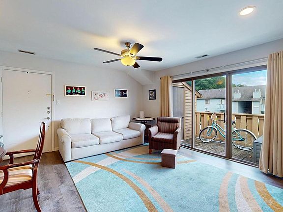 3rd image of 1506 Woodhollow Dr