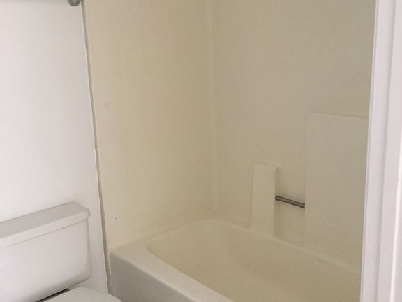 4th image of 1229 N Sycamore Ave APT 415