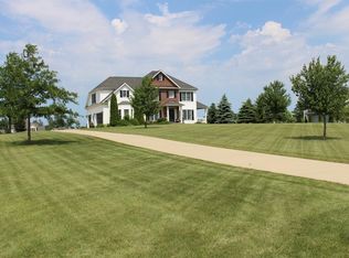 235 Stone Creek Ln, Valparaiso, IN 46383