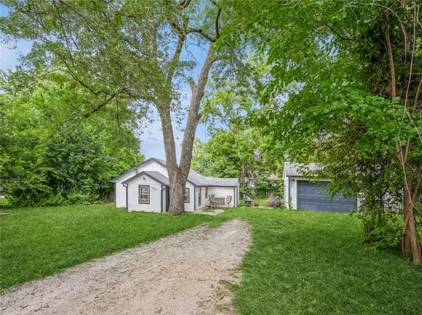 1333 E 36th Ct, Des Moines, IA 50317