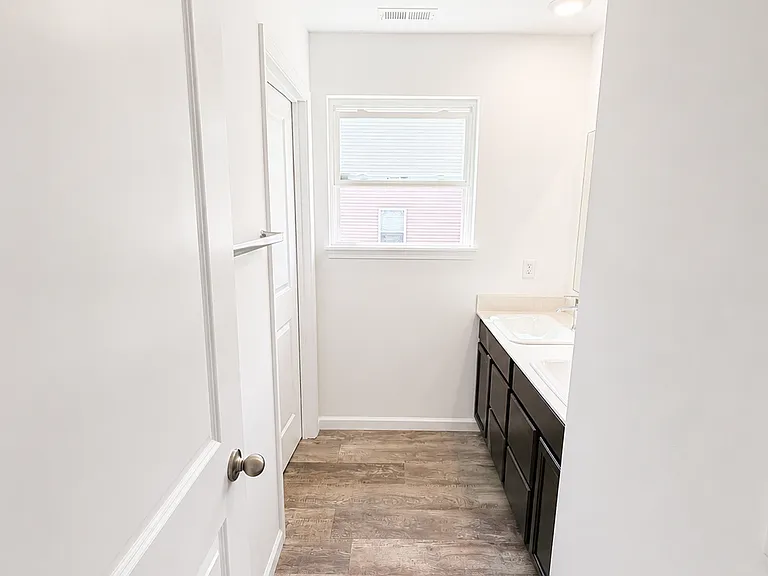630 Aviation Dr — Photo 10