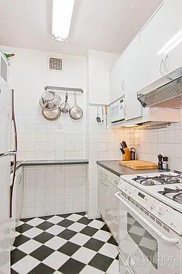 Rented by Anchor Associates | media 11