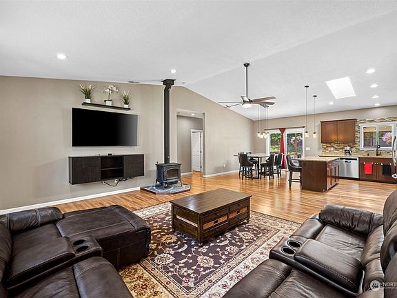 3rd image of 8332 198th Street NW