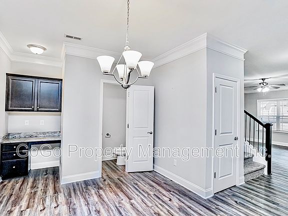 5th image of 206 Snow St