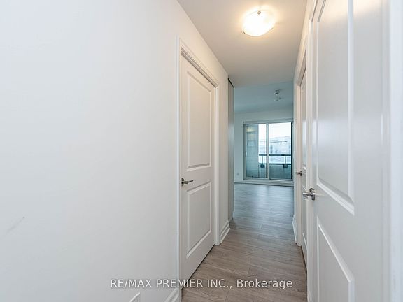 5th image of 10 Rouge Valley Dr W #808