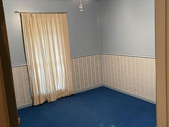 3rd image of 748 Sidney Dr