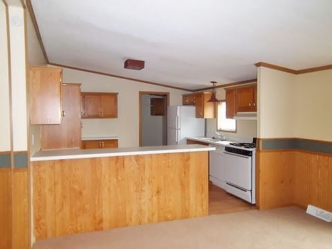 2nd image of 382 Hunt Club Dr