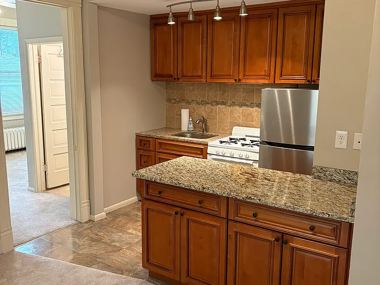 142 Emerald St SE #1R — Photo 2