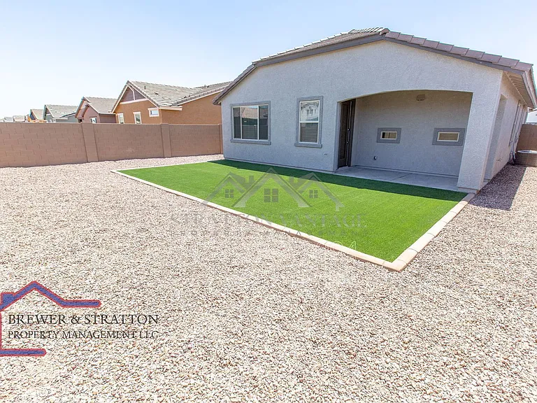 2226 E Kelly Dr — Photo 38