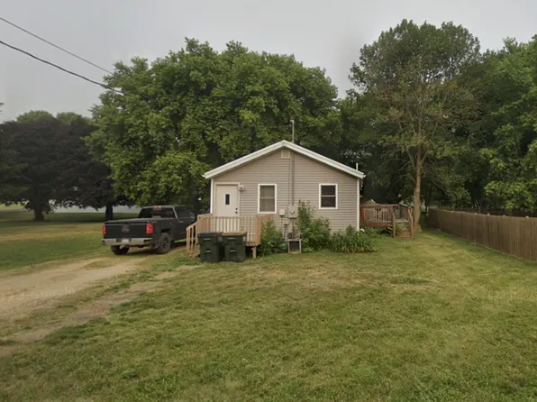 205 4th St NW, Elysian, MN 56028