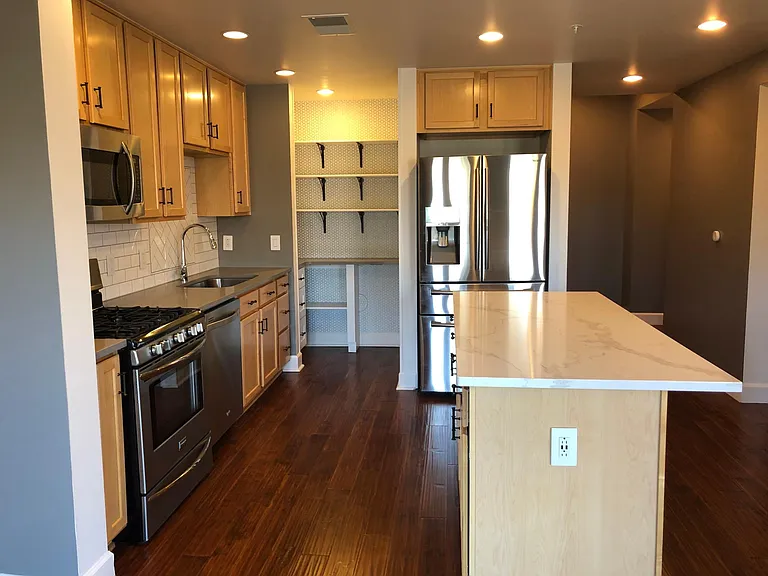 1630 N Clarkson St #402 — Photo 8