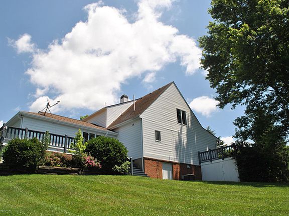 5th image of 3176 Country Meadow Dr