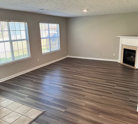 2nd image of 121 Avonwood Cir