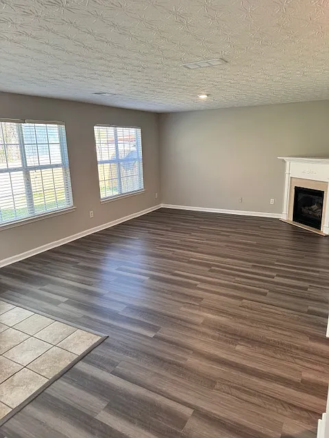 Building Photo - 121 Avonwood Cir