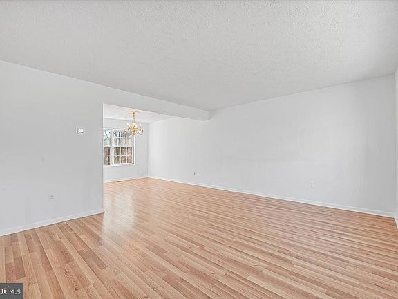 4th image of 10608 Cedarwood Ln