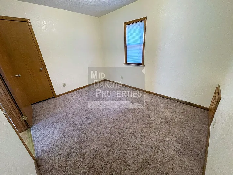 914 E 2nd Ave — Photo 8