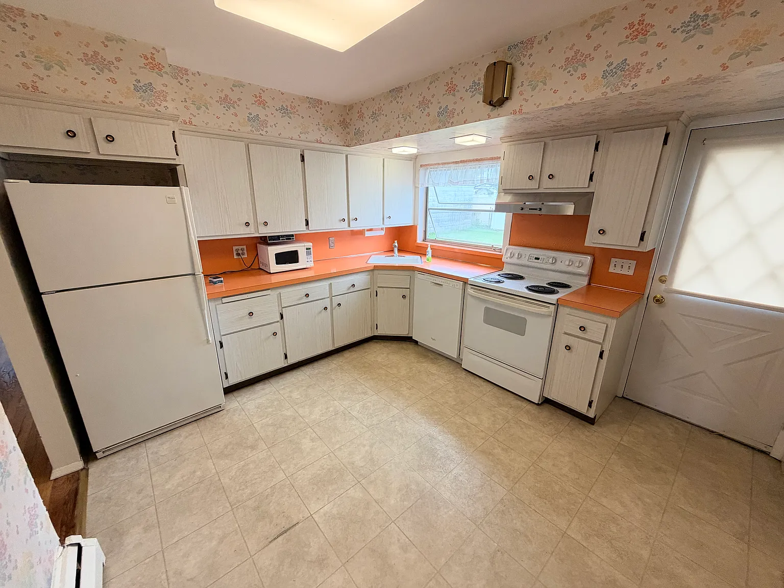 3 bed, $3,200 — Photo 4