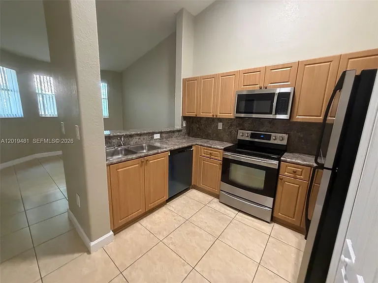 1535 SE 26th St #206 — Photo 9