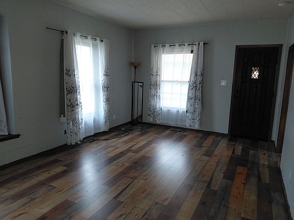 5th image of 903 N Washington Ave