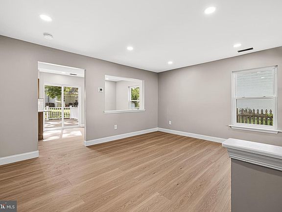 4th image of 1263 Courtney Ln