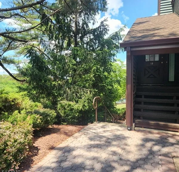 18 Ridgedale Dr — Photo 2