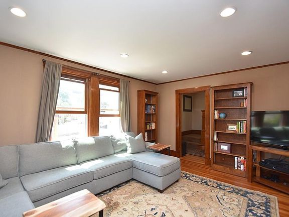 4th image of 265 Nahatan St