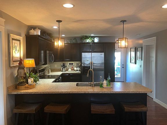 3rd image of 15424 Shakespeare Dr
