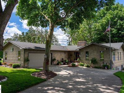 1056 Clubhouse Dr, Weidman, MI, 48893