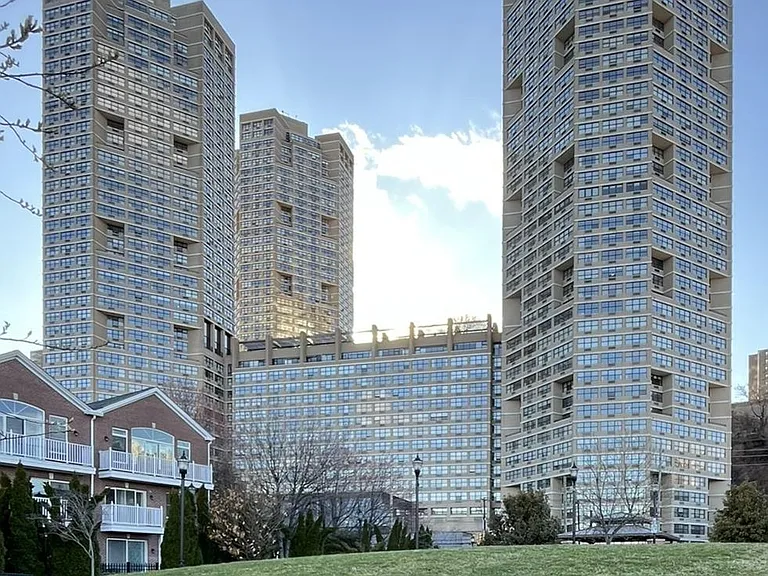 7000 Boulevard East #24D — Photo 12