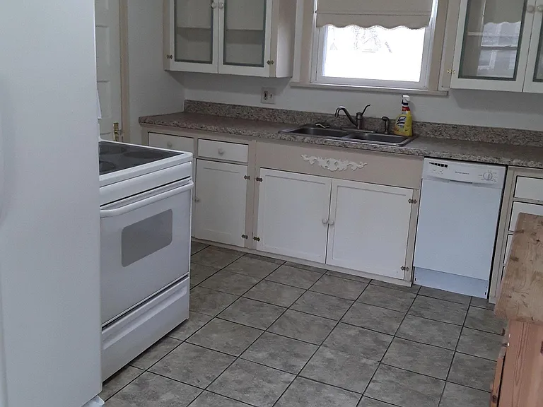 802 Cherry St — Photo 5