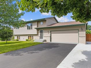 9151 Pelican Ln, Monticello, MN 55362