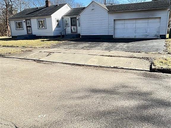 2nd image of 1032 Burleigh Ave