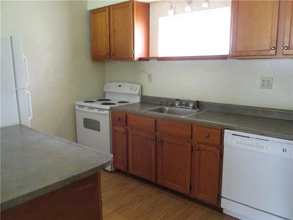 3rd image of 135 Stark Ave
