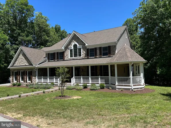 813 Blacks Hill Rd, Great Falls, VA 22066